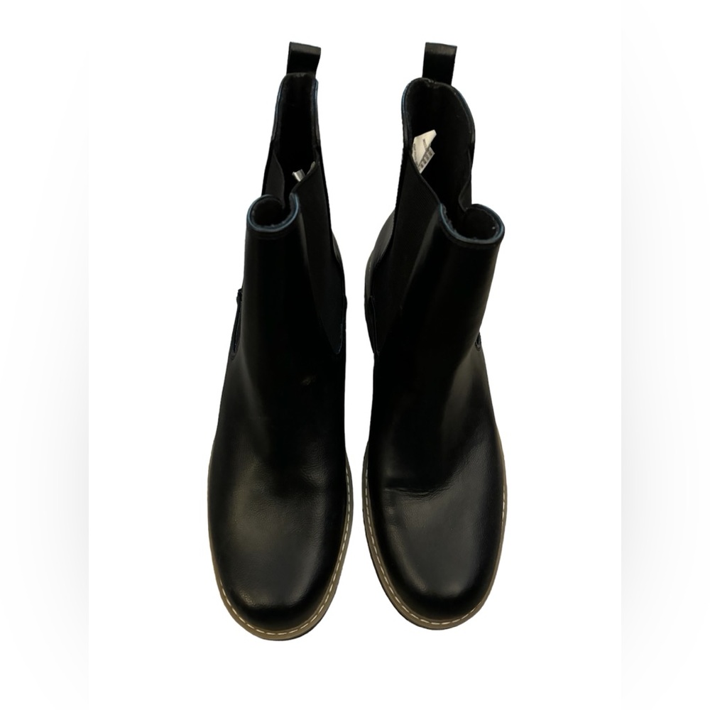 NWOB Chelsea Boots